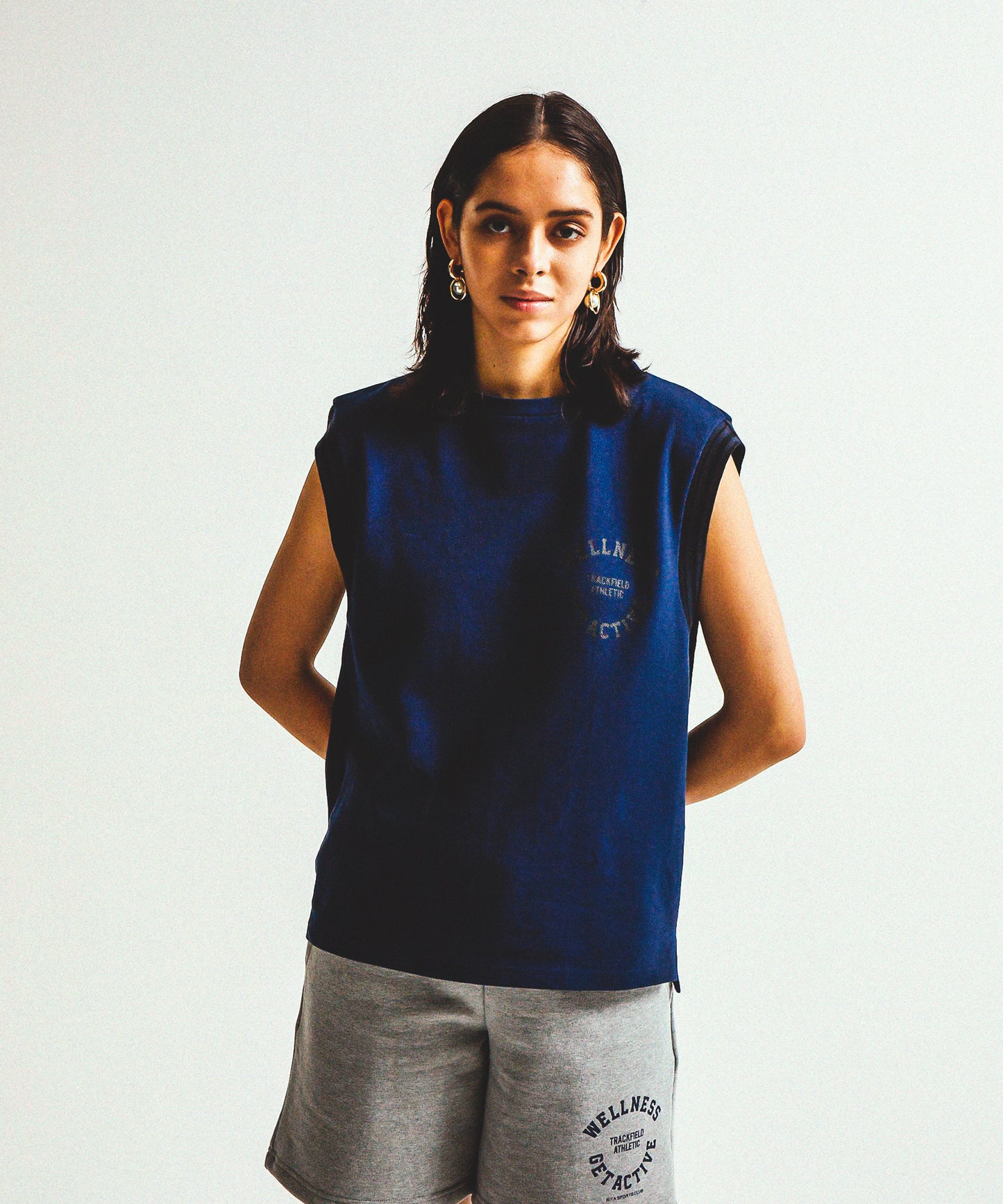 LINE NO-SLEEVE POLO CUT