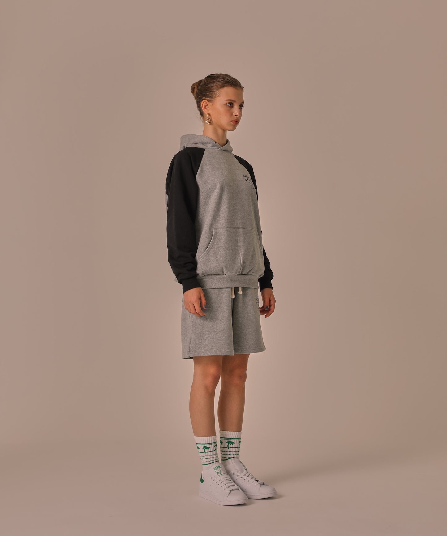 BI-COLOR RAGLAN HOOD SWEAT★