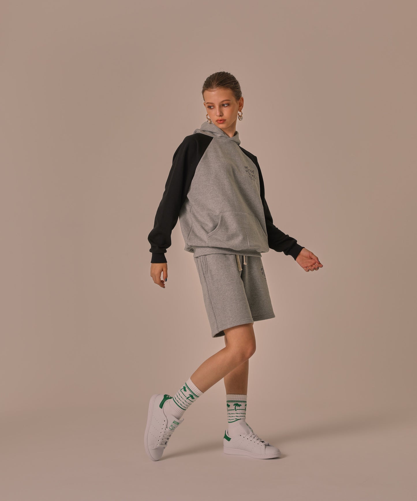 BI-COLOR RAGLAN HOOD SWEAT★